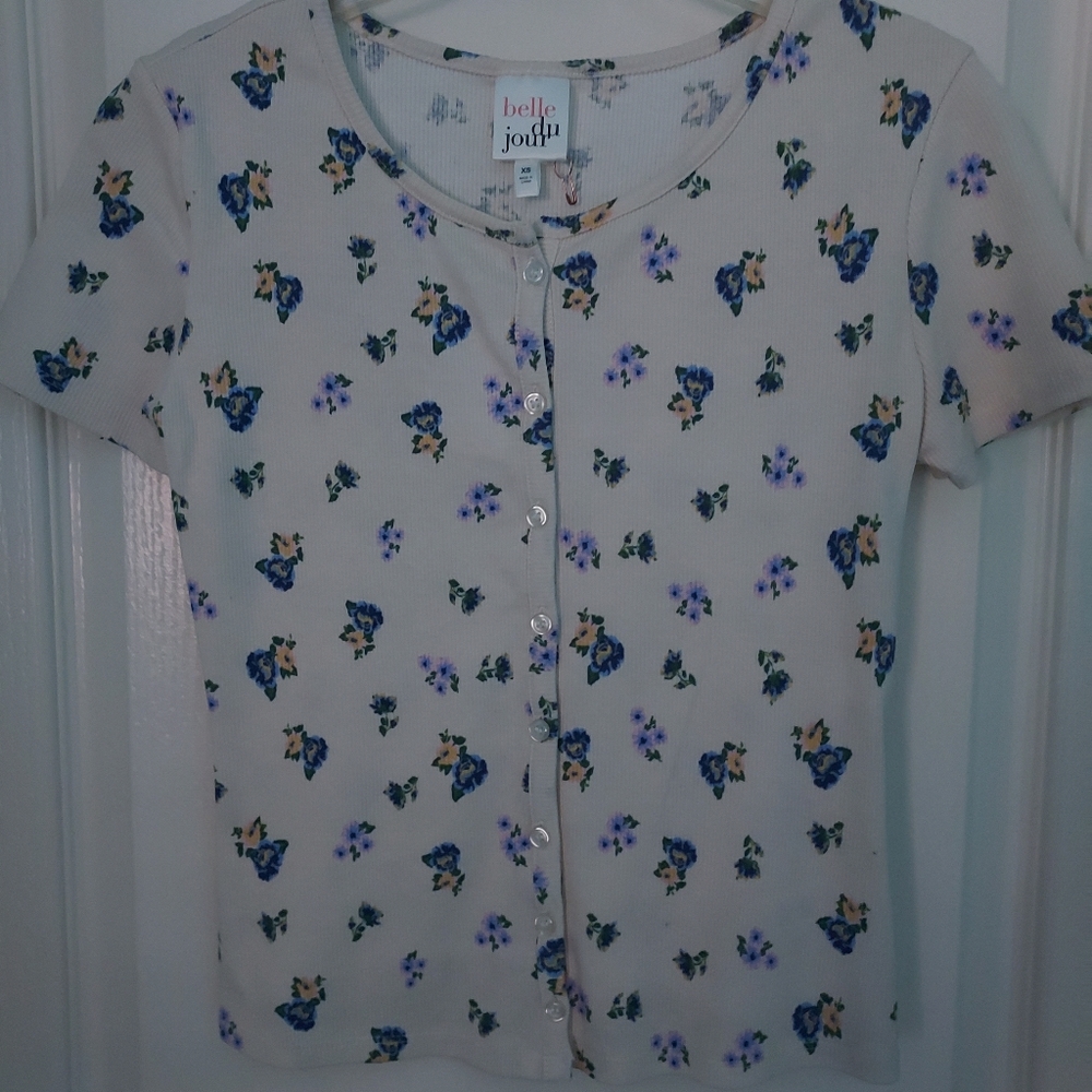 Cream Floral Shirt Brand:Belle du jour Size: xs/m Never Used